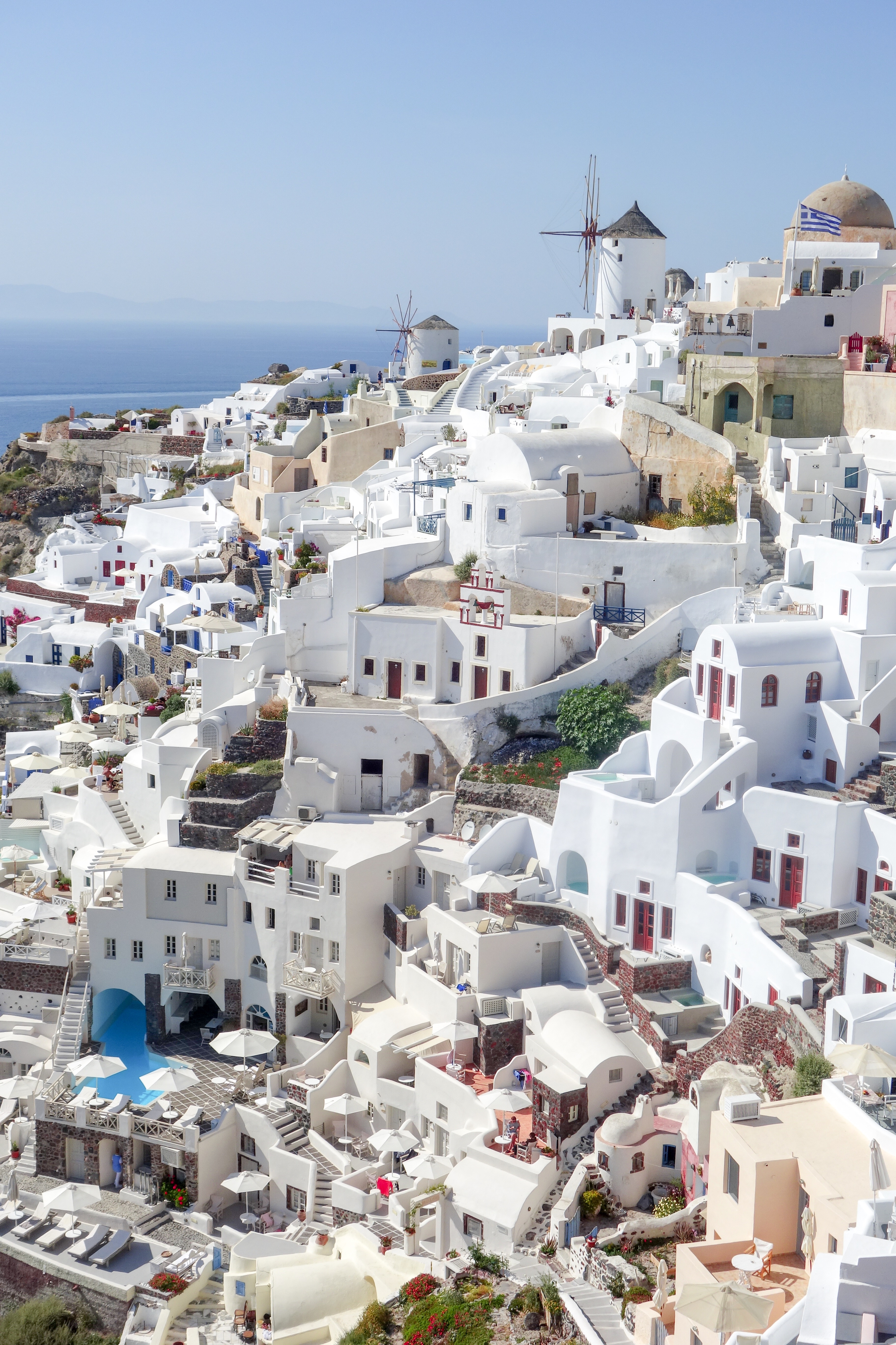 Complete Santorini travel guide. Includes a downloadable google maps which highlights the must explore, where to eat and insta-worthy spots. #santorini #travelguide #googlemaps #downloadablemap #greece #santoriniinsta 