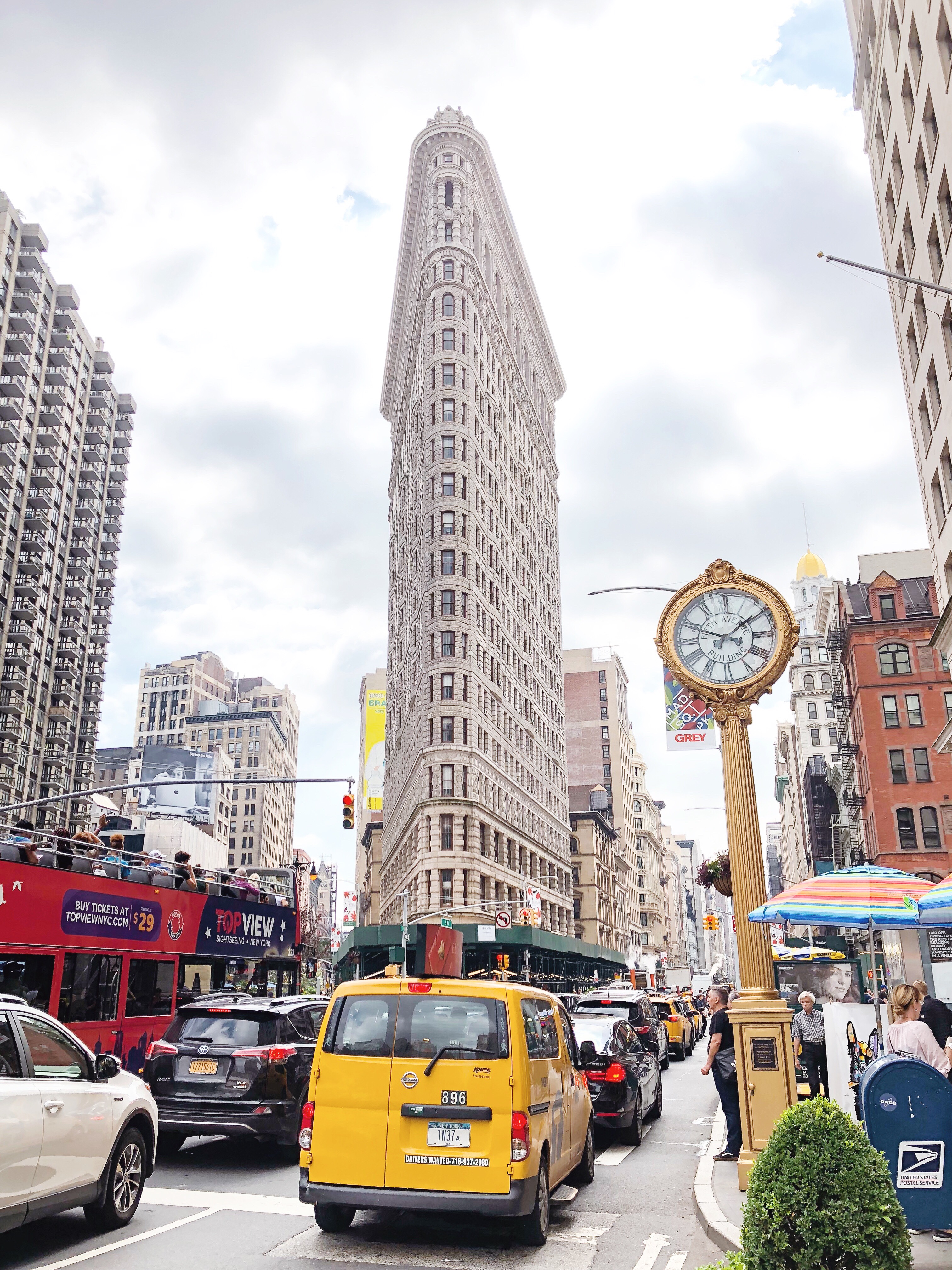 Complete travel guide to New York City. Includes a downloadable google maps which highlights the must explore, where to eat and insta-worthy spots. #newyork #travelguide #googlemap #downloadablemap #newyorkinsta