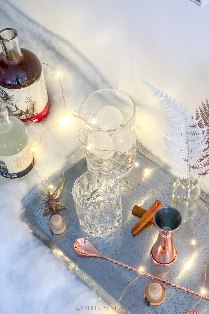 These Christmas gin cocktails will have your guest impressed! #ChristmasDrinks #ChristmasCocktails #ChristmasAppetizers#ChristmasPartyIdeas #christmasgincocktails #gin #ginlovers #gloriousgin #gincocktails #ginideas 
