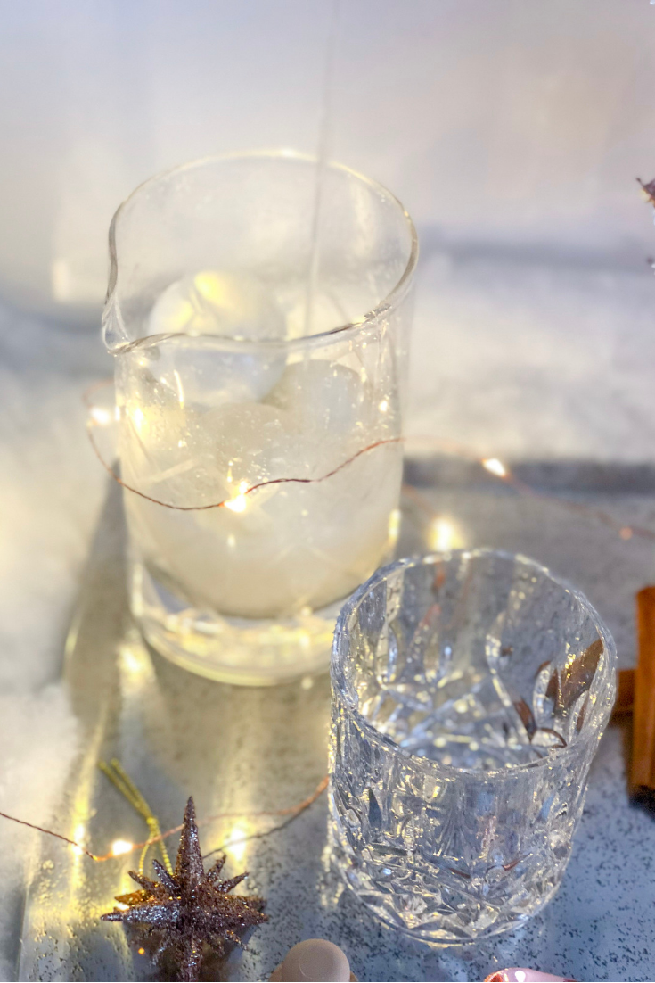 These Christmas gin cocktails will have your guest impressed! #ChristmasDrinks #ChristmasCocktails #ChristmasAppetizers#ChristmasPartyIdeas #christmasgincocktails #gin #ginlovers #gloriousgin #gincocktails #ginideas 