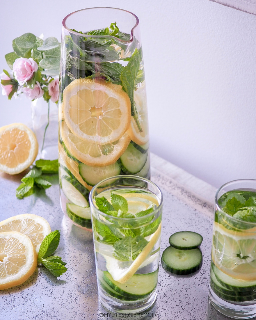 Need a little help drinking water? creating infused water is so easy and takes no time. The amazing benefits will have you creating infused waters way more! #detoxwater #detoxdrinks #infusedwater #detox #healthyrecipes #drink #drinkrecipes #healthrecipes #water #waterrecipes 