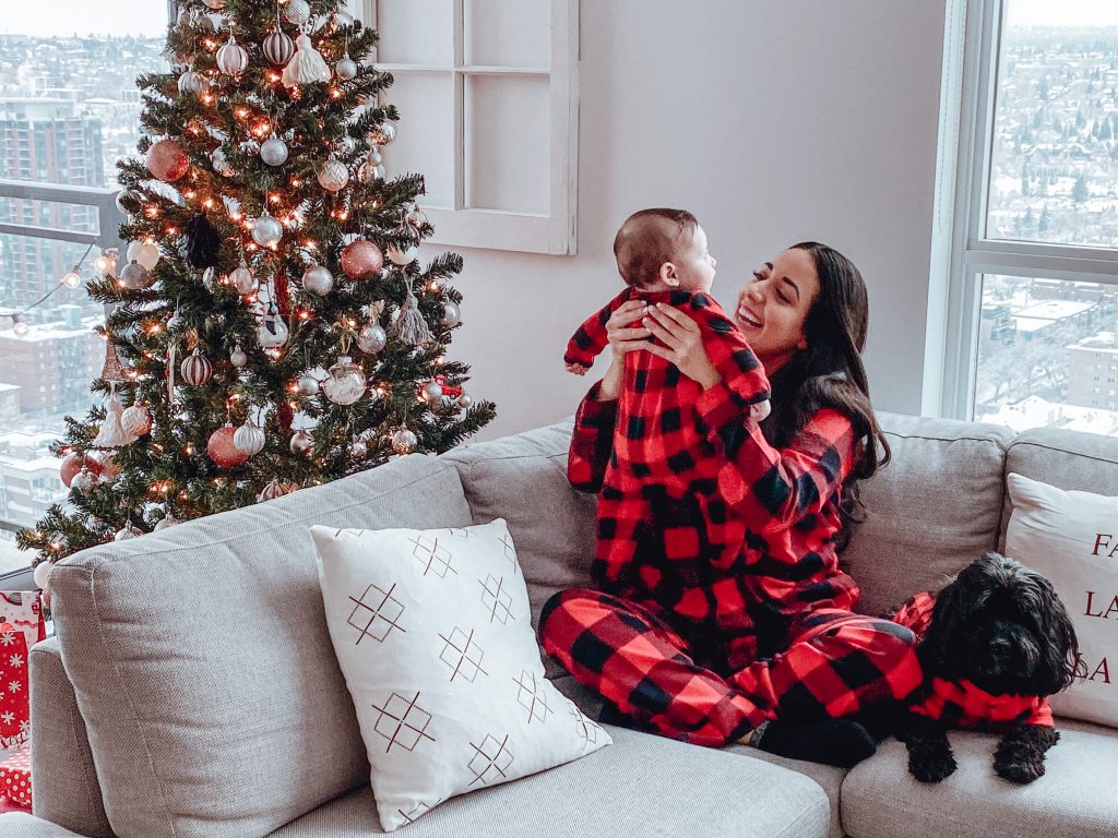 Happy New Year everyone! It is crazy to think that we are already in 2020... This Christmas season was a lot more special for everyone in our family! #babysfirstchristmas #christmasphotoshoot #christmas